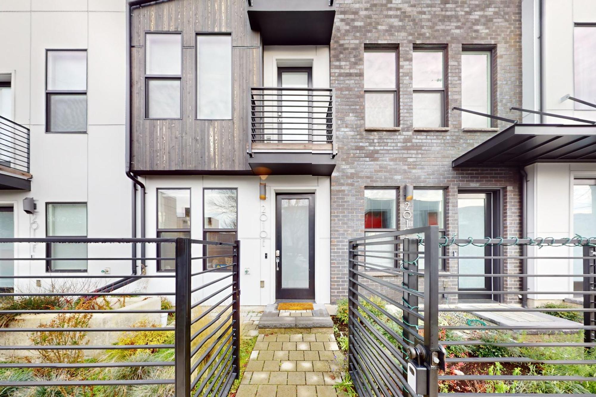 Luxury Ballard Townhome シアトル エクステリア 写真
